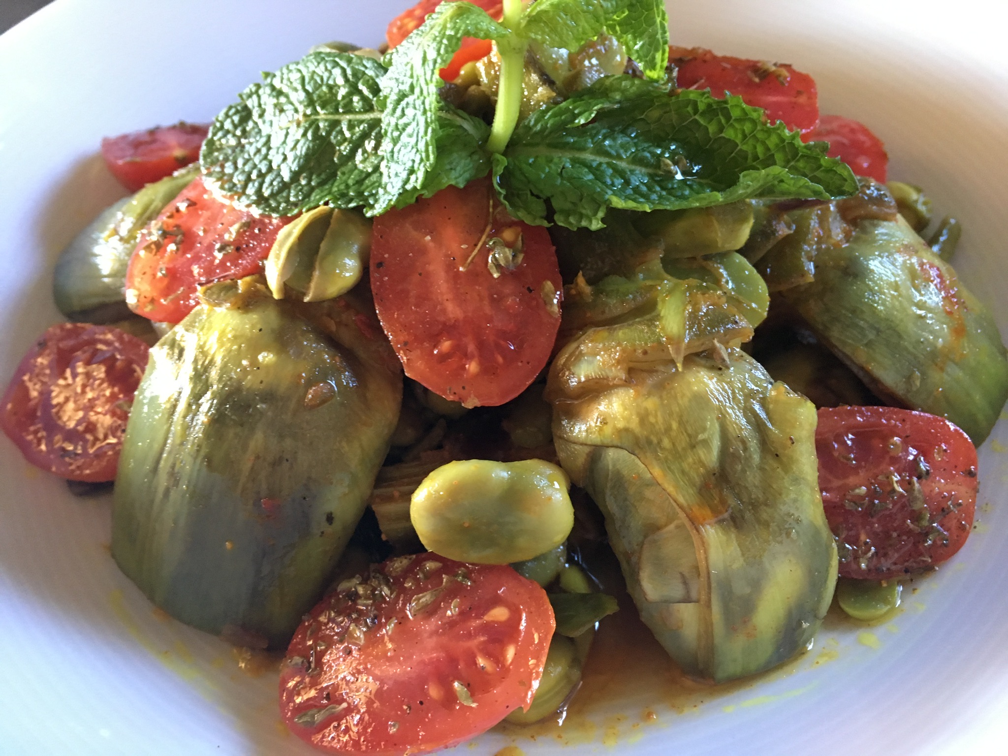 ESTOFADO DE ALCACHOFAS Y HABAS A LA MENTA