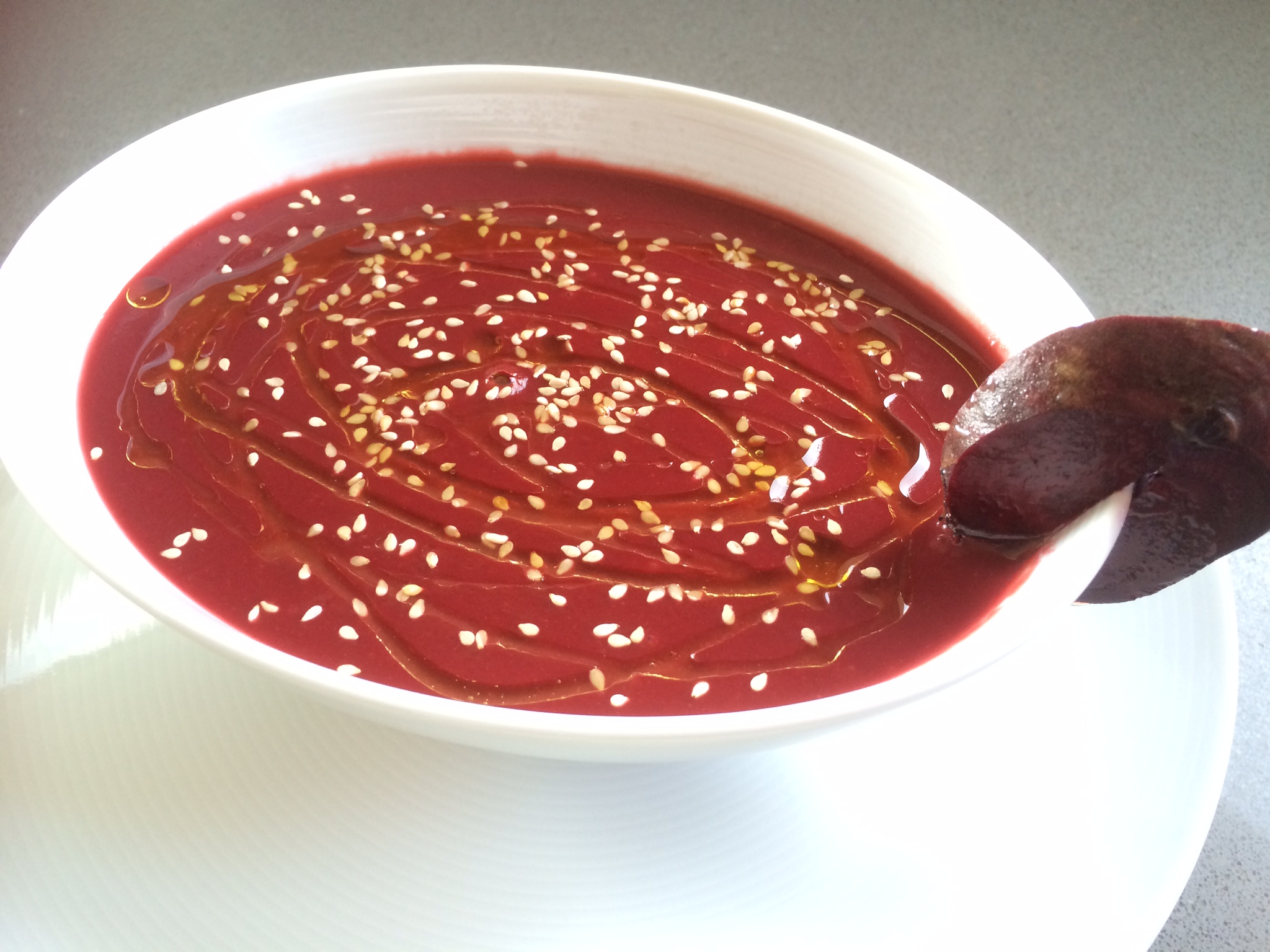 CREMA DE REMOLACHA CON SUS HOJAS Y APINABO