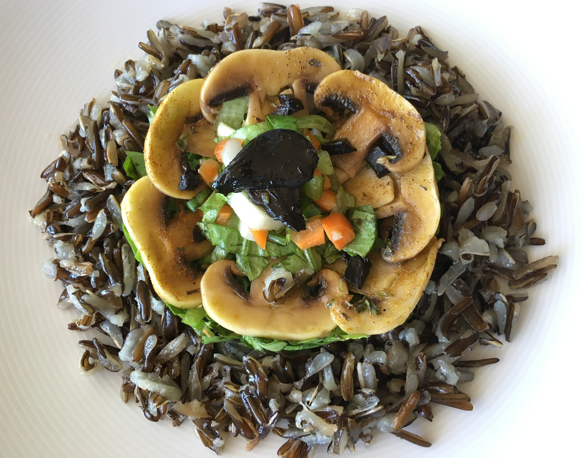 ARROZ SALVAJE CON CHAMPIÑONES MACERADOS AL AJO NEGRO