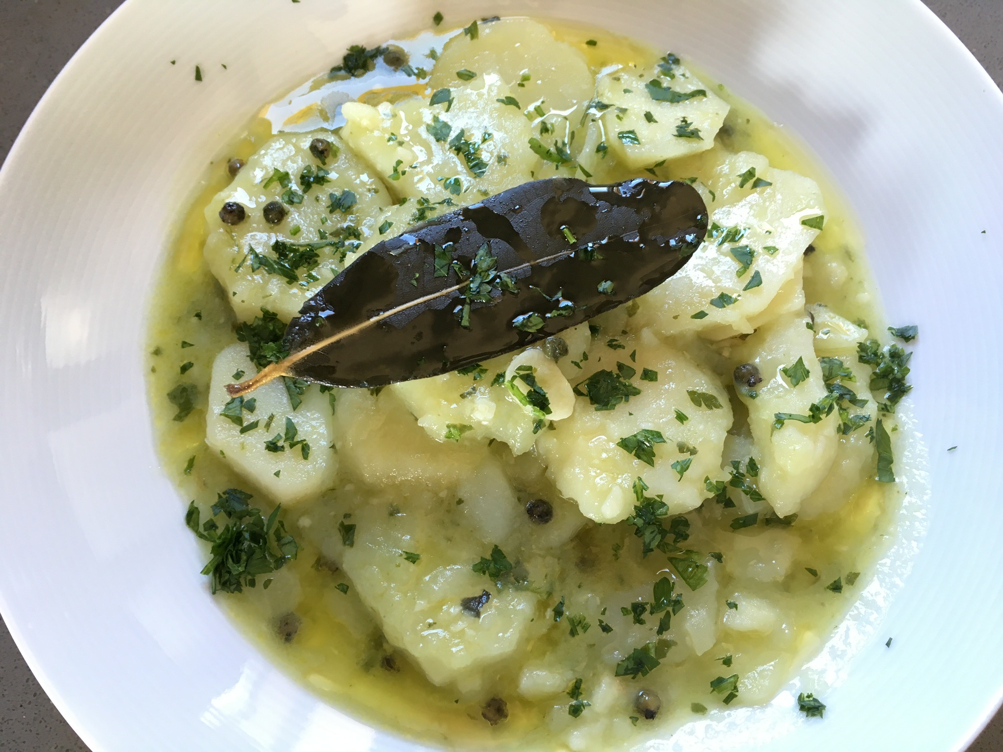 PATATAS EN SALSA VERDESSEN