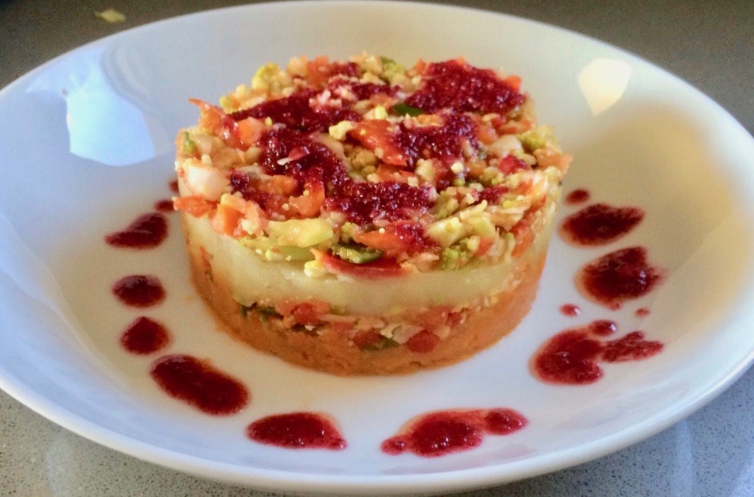 TIMBAL DE PATATAS Y CRUDITÉS