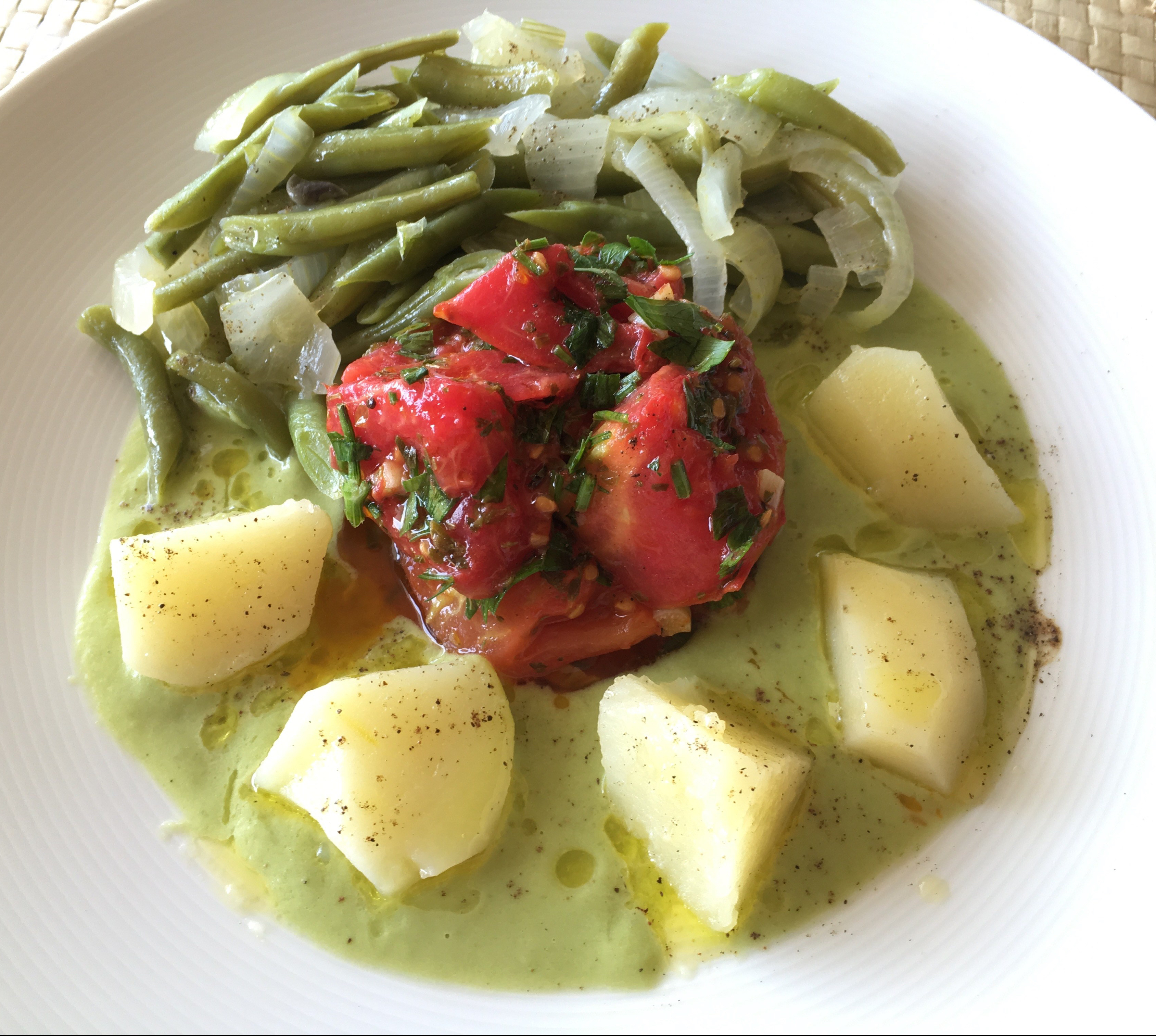 JUDÍAS VERDES Y SU SALSA CON PATATAS Y TOMATES A LA PROVENZAL