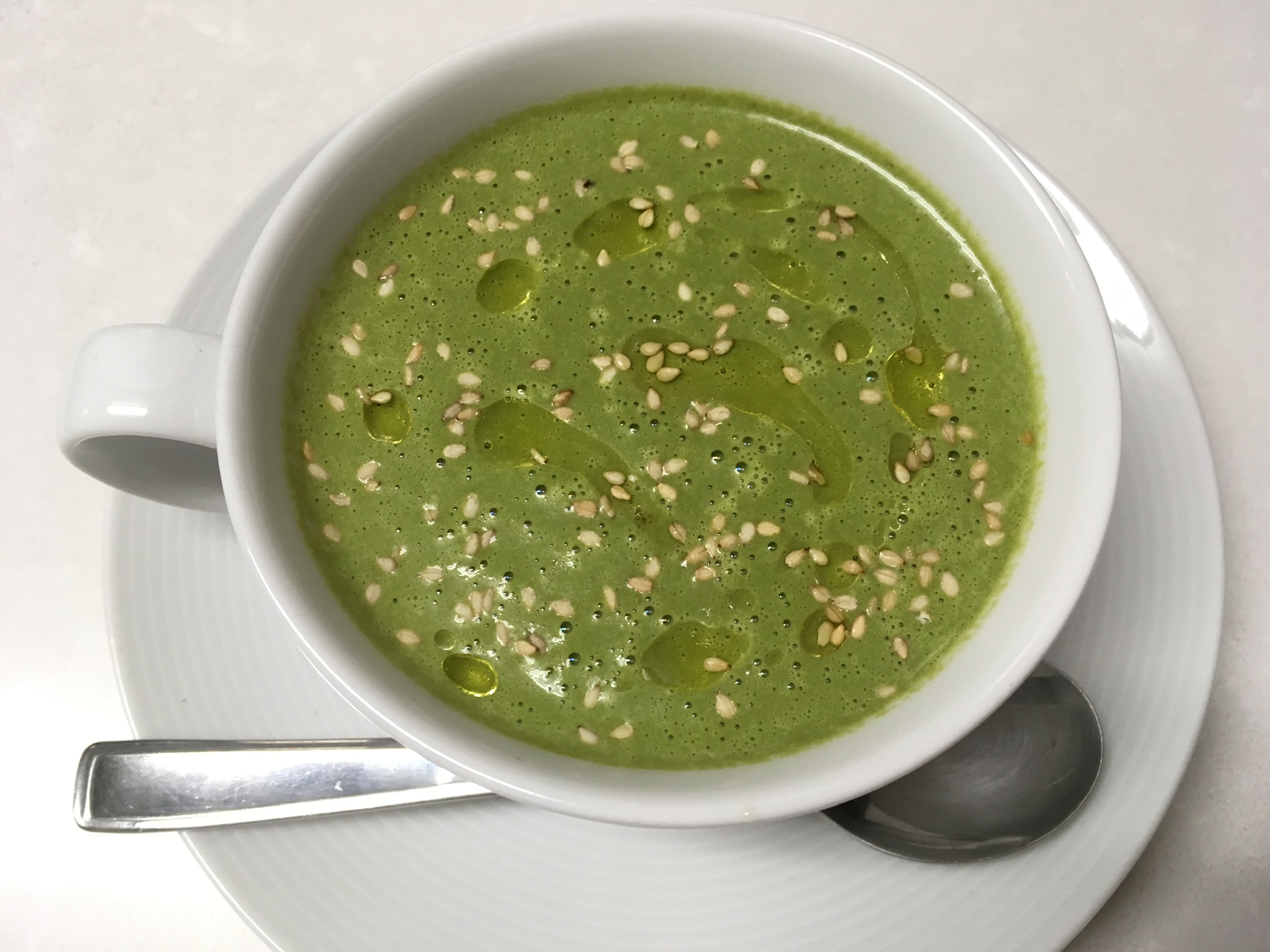 CREMA LIGERA DE ESPINACAS Y ALMENDRAS