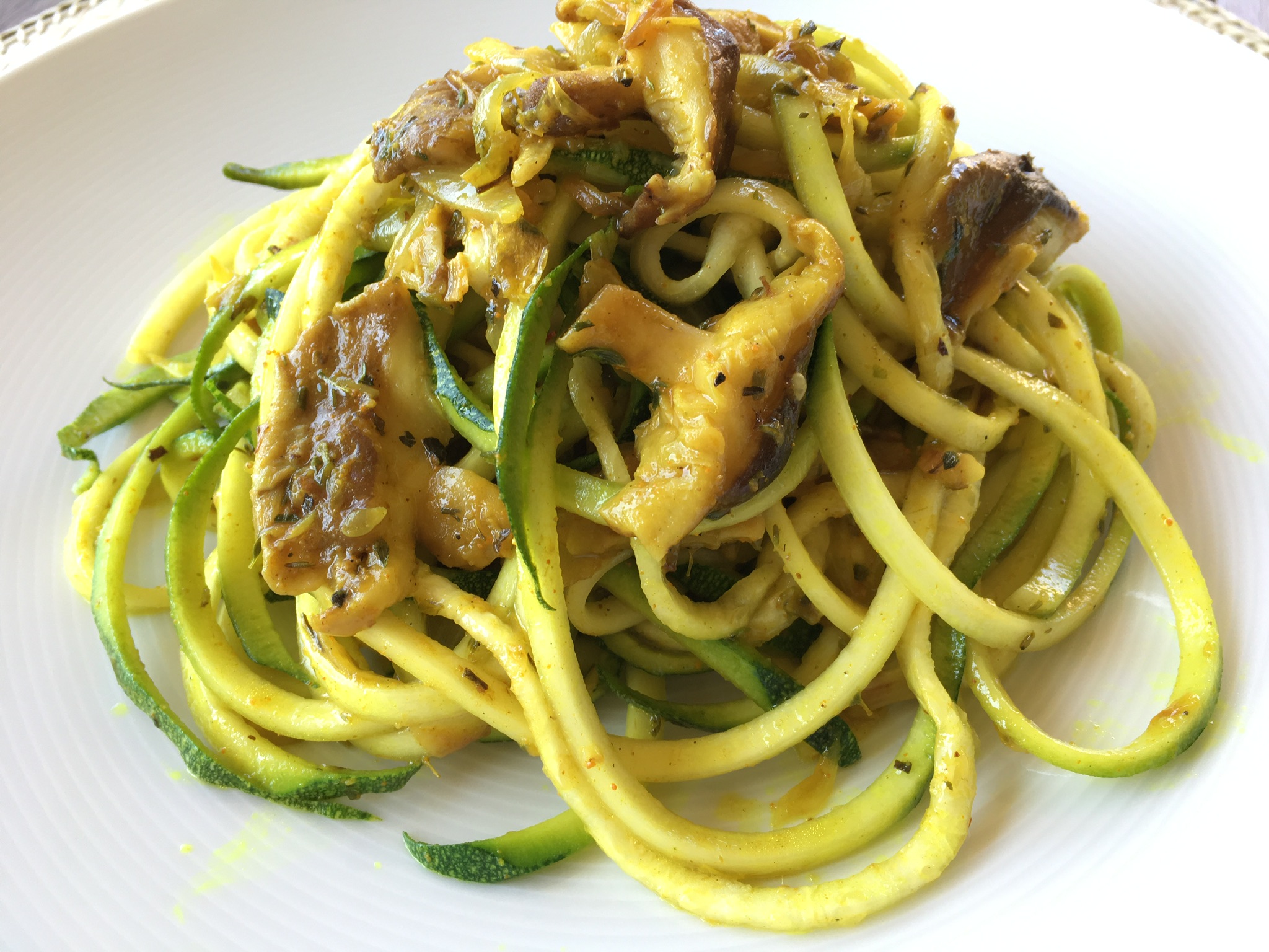 «TALLARINES» DE CALABACÍN CON SHIITAKES SALTEADOS