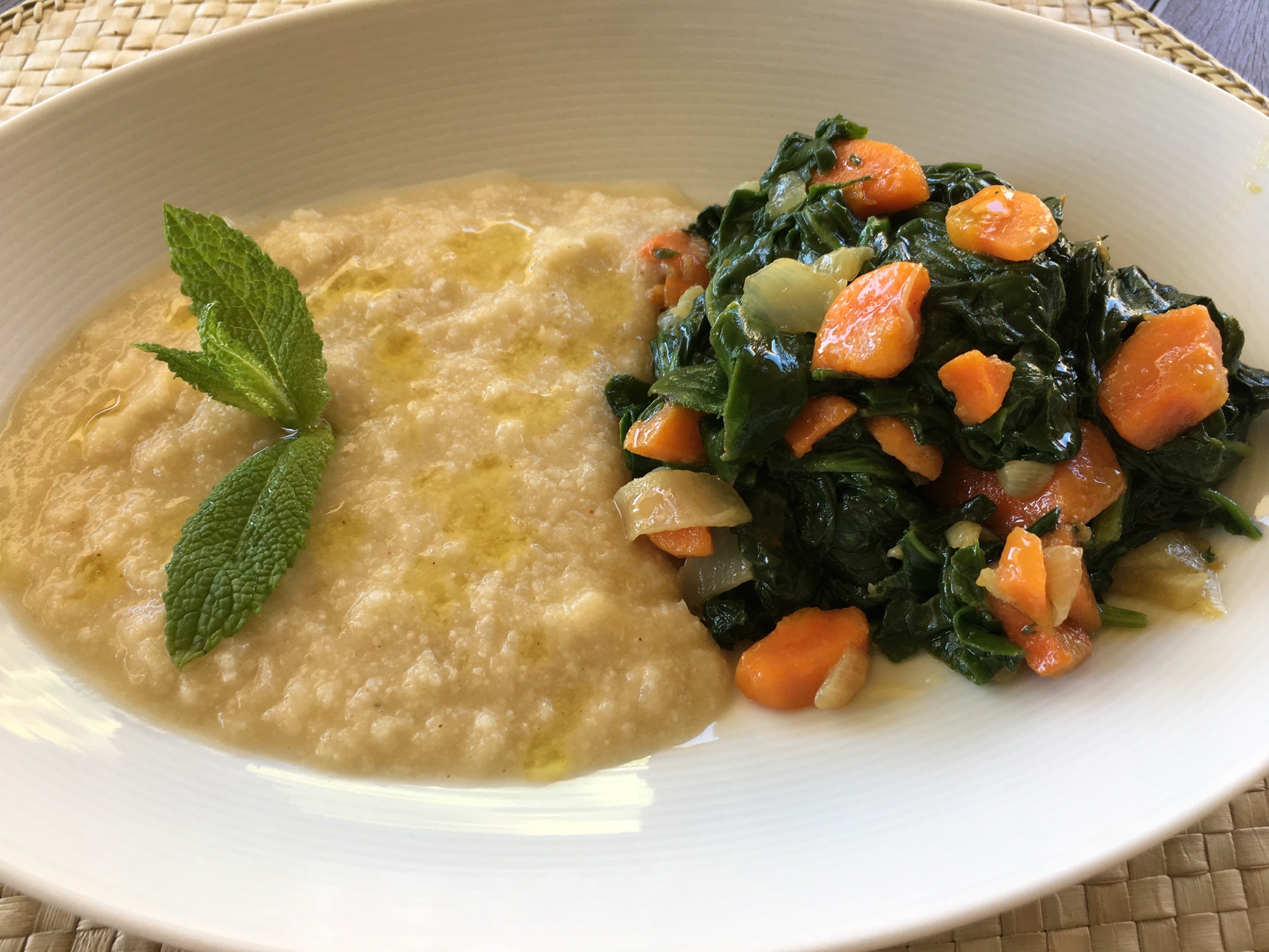 ESPINACAS SALTEADAS CON SEMI-PURÉ DE COLIFLOR